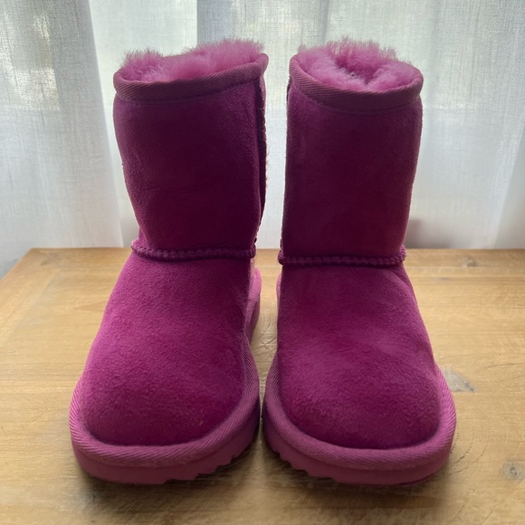 UGG® Kids' Classic Short lI  Genuine Shearling Boot in Purple Size 8 - Picture 2 of 8